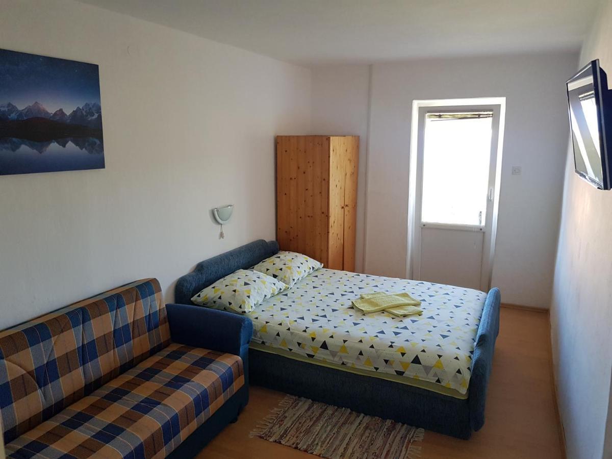 Apartments Nikol Lopar Exterior photo